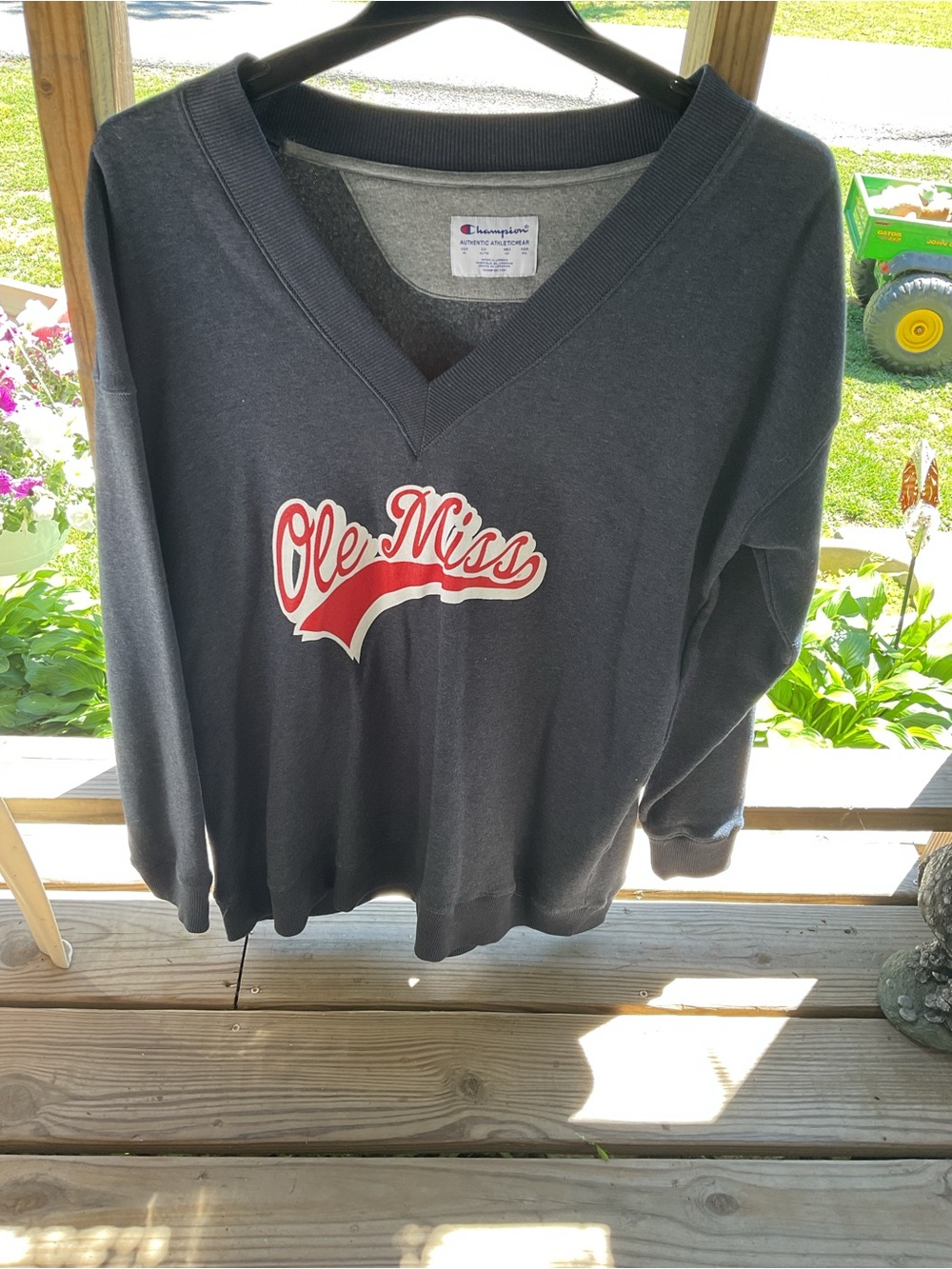 Champion ‘OLE MISS’V-Neck Sweatshirt XL. GRAY UNISEX 50” X28”